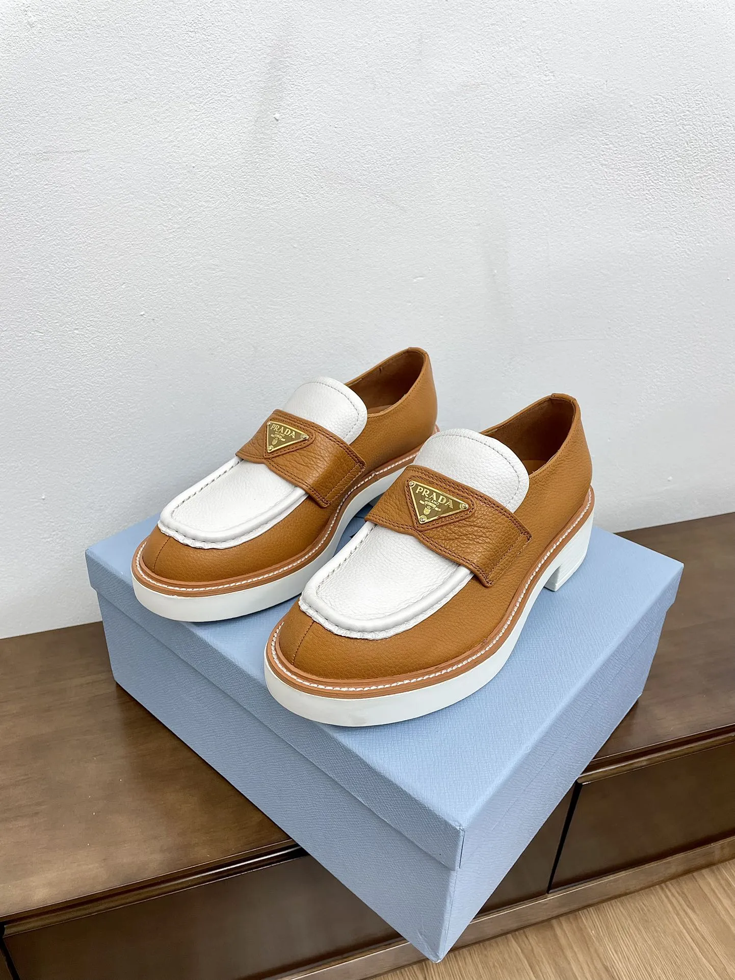 PRA CHOCOLATE LOAFERS WHITE AND BRONZE CALFSKIN